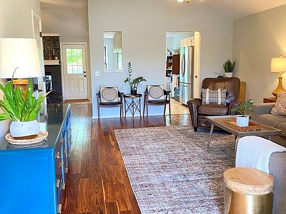 3rd image of 601 Redwood Cir