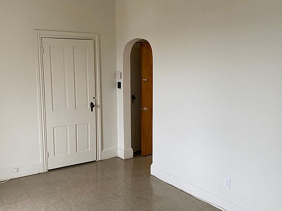 5th image of 3503 Ainslie St Floor 3