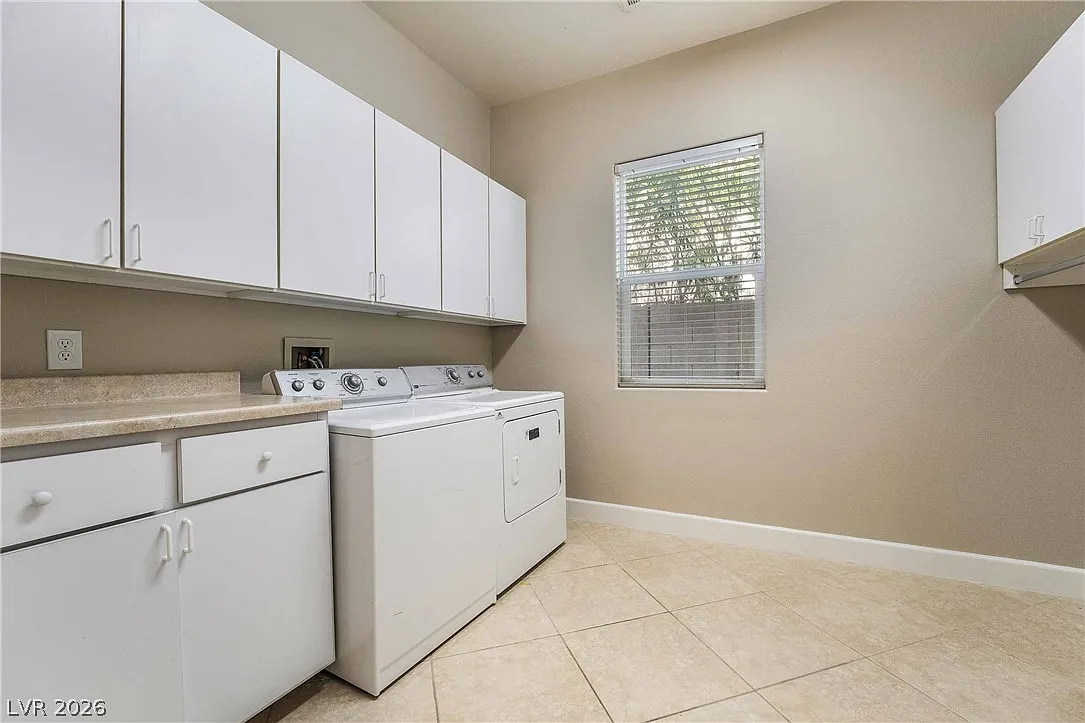 4 bed, 2.5 bath, 2661 sqft, $3,350 — Photo 4