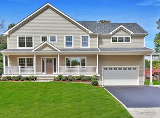 4 W Norwood St, Valhalla, NY 10595