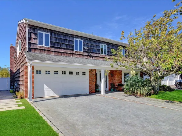 233 Lagoon Drive E, Lido Beach, NY 11561