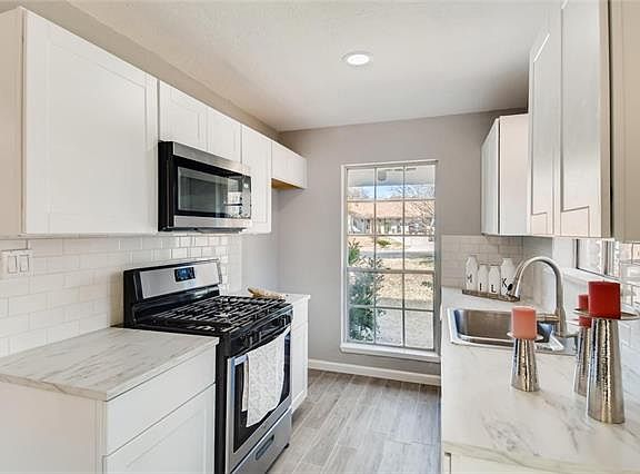 3rd image of 1407 Avebury Cir