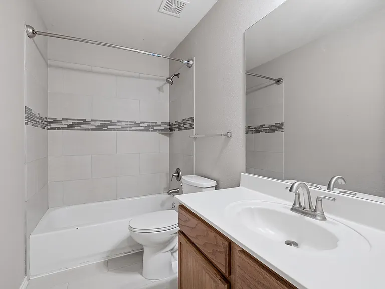 1823 Rebeccas Trl — Photo 20