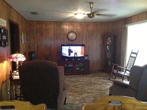 5th image of 800 Bluebonnet St