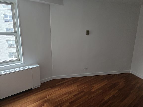 5th image of 155 W 68th St APT 933
