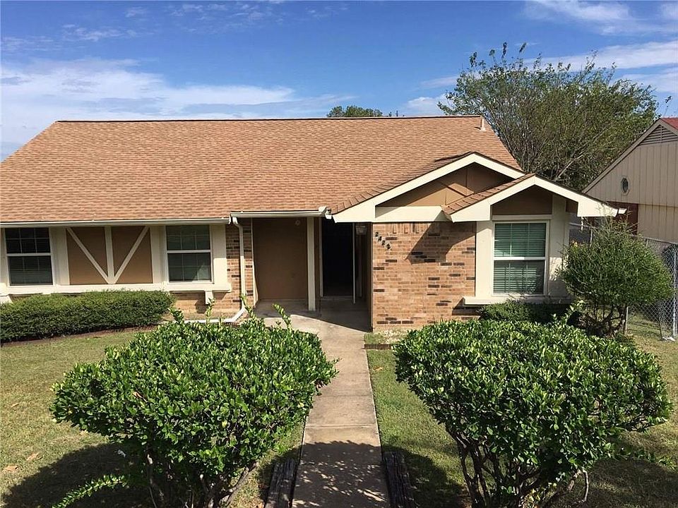 1st image of 2422 High Hollow Dr