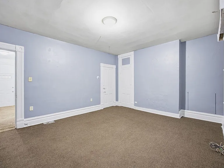 616 Lillian St — Photo 10