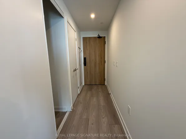 1 Fairview Rd E, Mississauga, ON