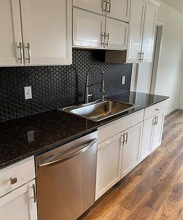 5th image of 309 N Elm Pl
