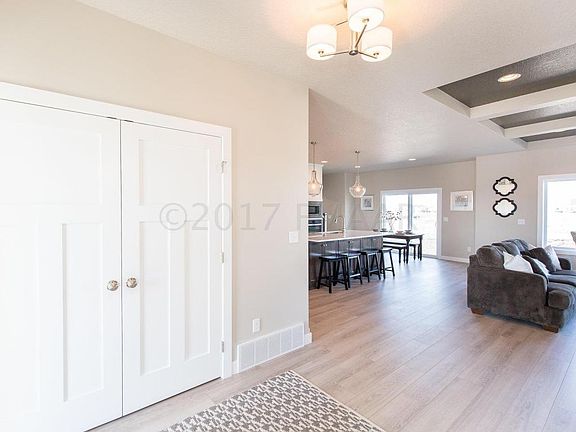 5th image of 1053 51st Ave W