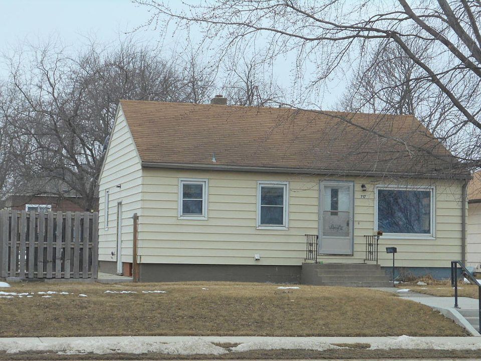 2nd image of 717 4th St NE