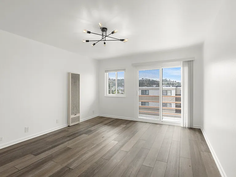 The Edgeworth Apartments — Photo 19