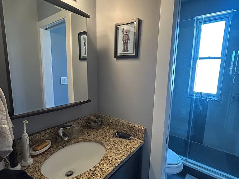 2247 W Thomas St #2R — Photo 8