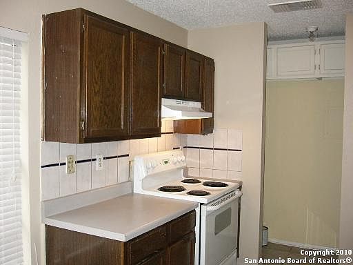 3rd image of 1335 Bayou St