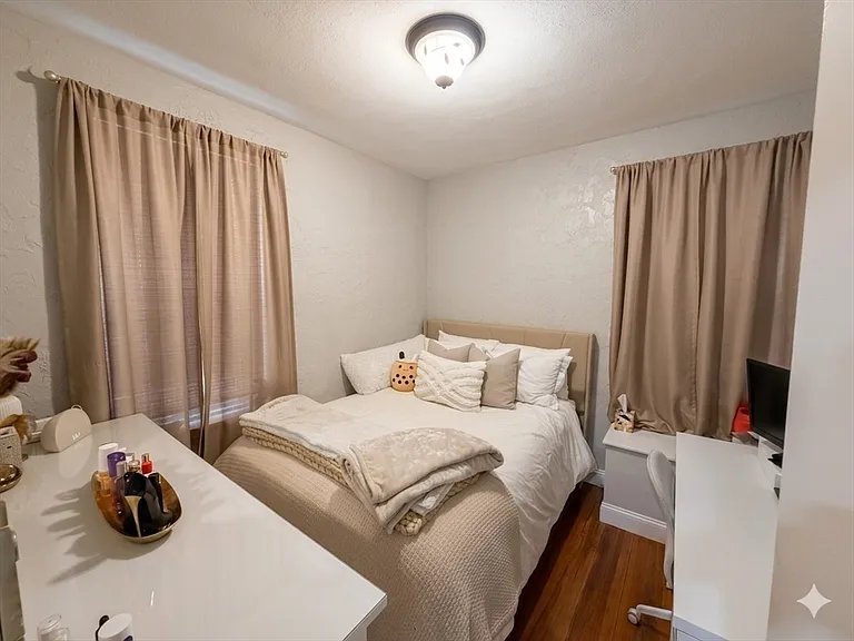 35 Charter St #2 — Photo 4