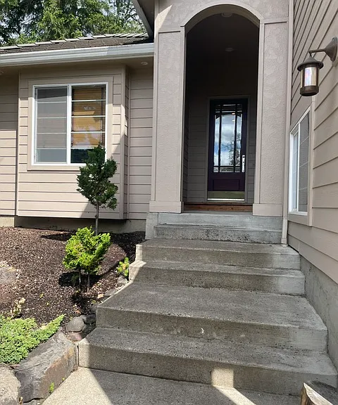 2709 Hallmark Ln — Photo 2