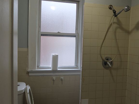 5th image of 195 Myrtle Ave #1