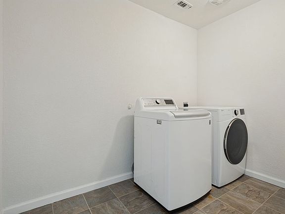 5th image of 2405 Collier Dr