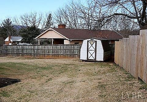 3rd image of 1111 Georgetown Dr