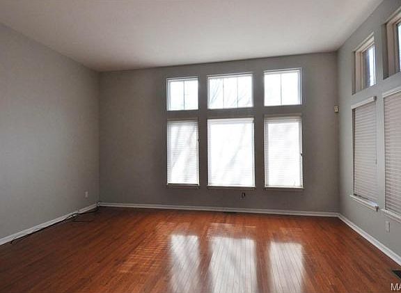 3rd image of 5351 Pershing Ave