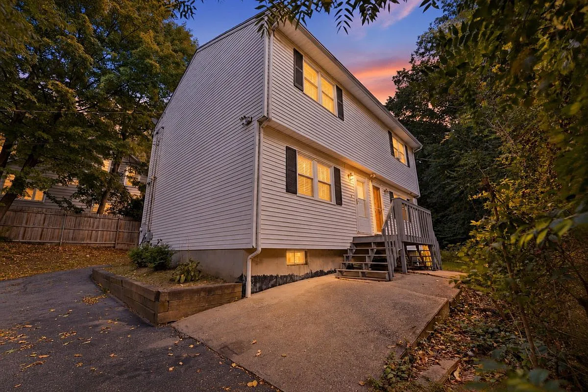2 bed, 1.0 bath, 880 sqft, $2,000 — Photo 3