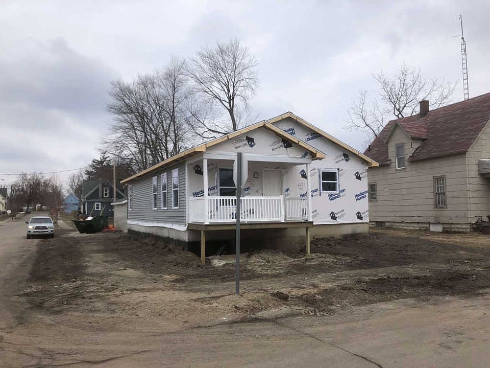 1st image of 136 Wagner Ave