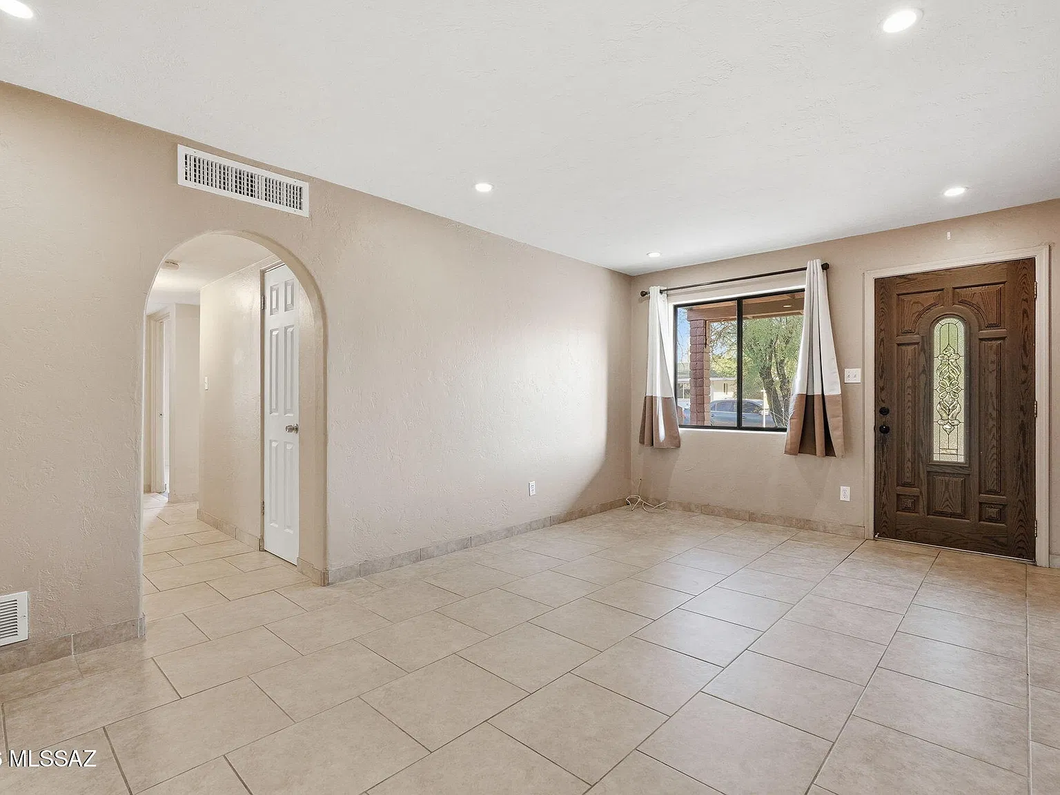 5 bed, 1748 sqft, $1,995 — Photo 4