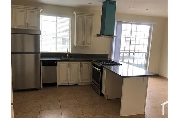 Building Photo - 953 N Normandie Ave #300