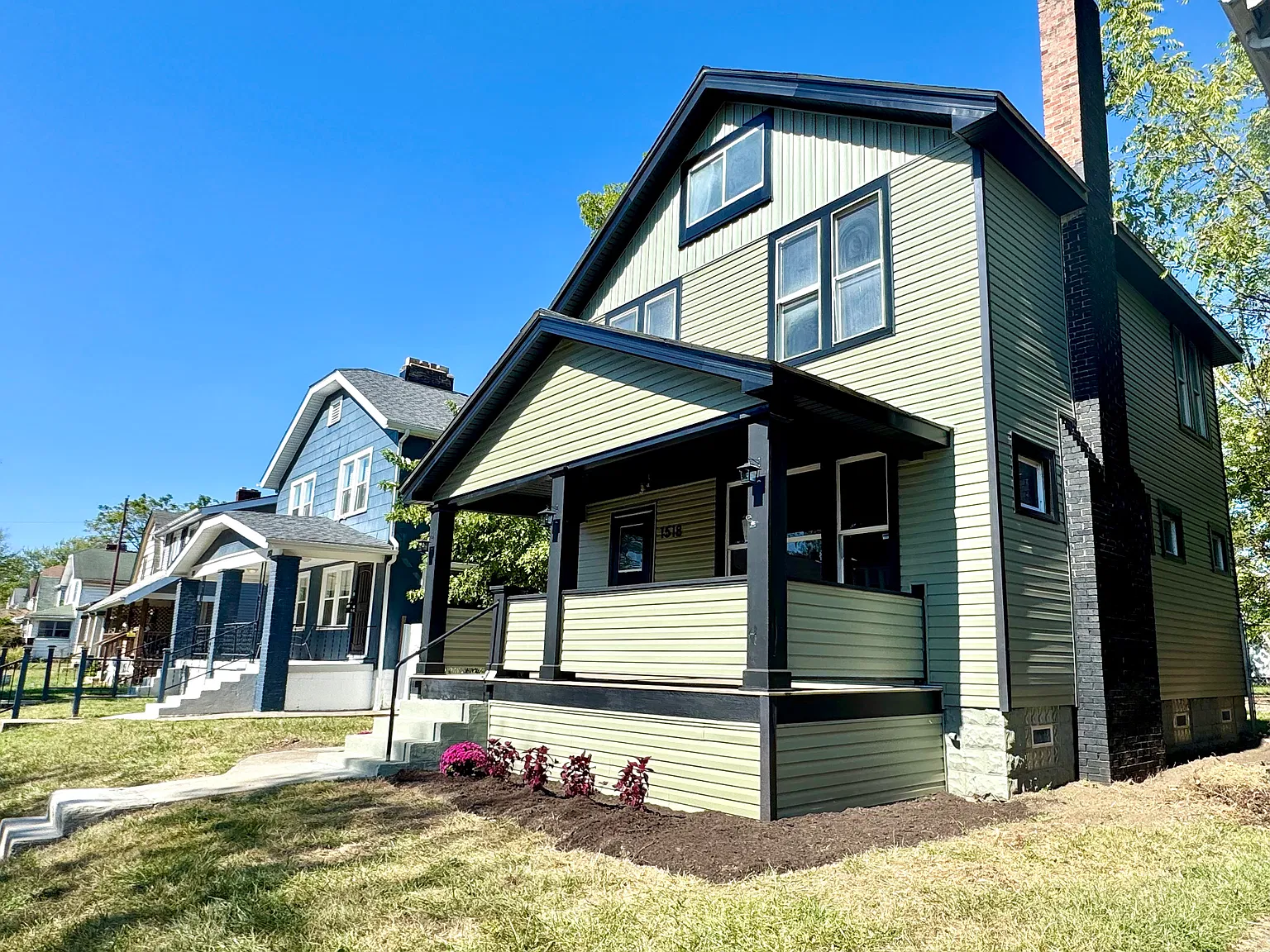 1518 Loretta Ave — Photo 2