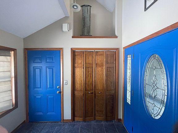 4th image of 935 Robinhood Ln