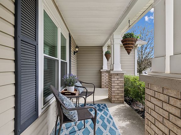 2nd image of 2805 Summer Hollow Ln