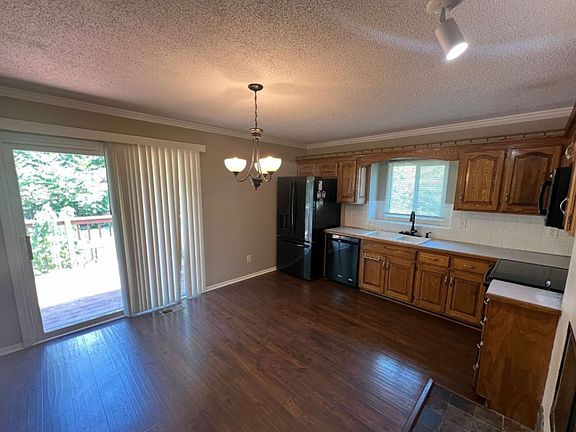 4th image of 925 NE Carousel Ln