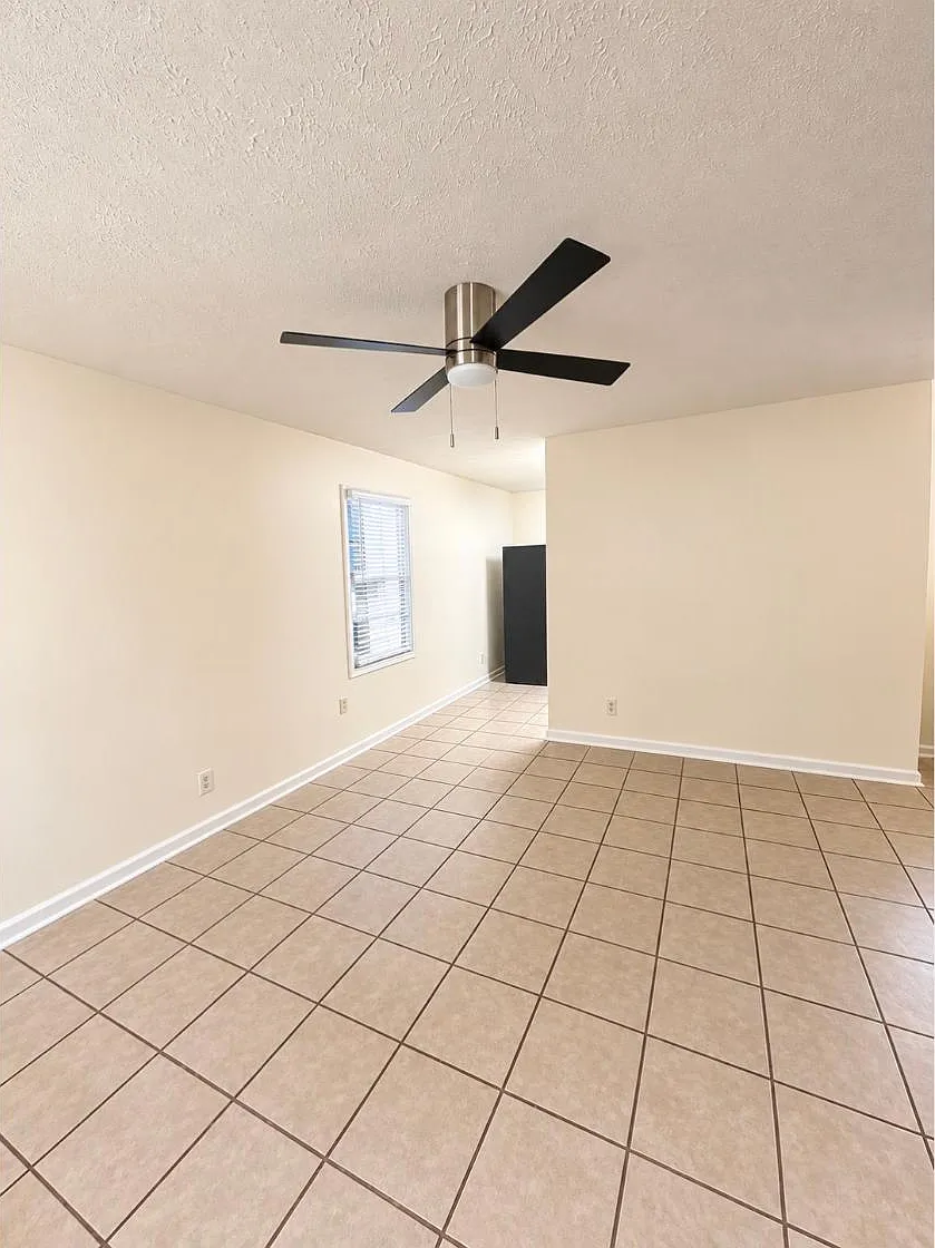 3 bed, 768 sqft, $1,095 — Photo 4