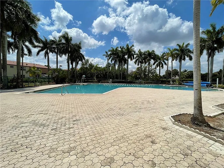 777 NW 151st Ave — Photo 58