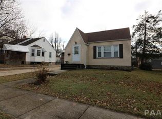1002 Chestnut St, Pekin, IL 61554