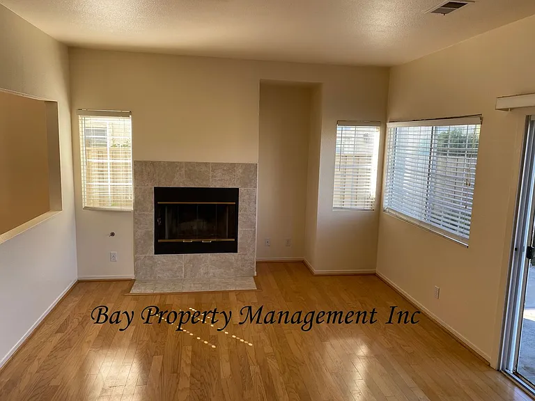 26418 Honor Ln — Photo 5