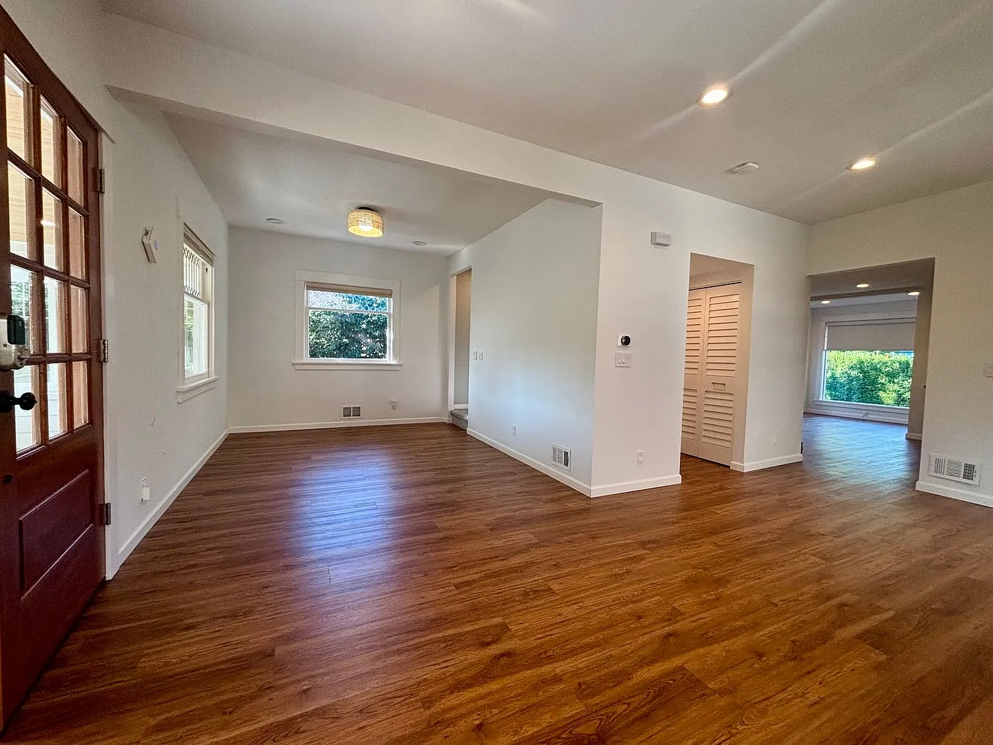 Beautifully Updated 1914 Craftsman Just 2 Blocks From Green Lake! — Photo 2
