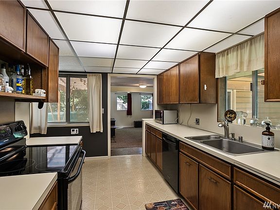 5th image of 6520 Glenwood Dr SW