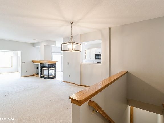 2nd image of 905 NE Wisteria Ln #905