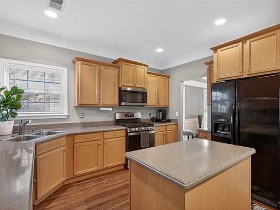 3rd image of 1032 Landon Dr