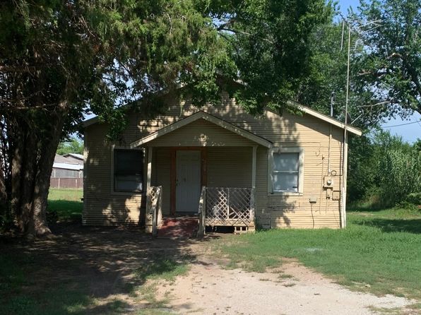 504 1/2 E Khoury Ln, Konawa, OK 74849