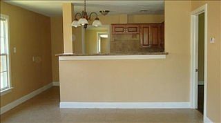 2nd image of 524 Old London Ln