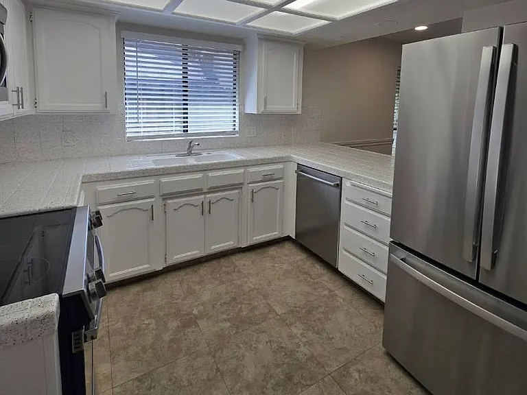 3233 Stanford Ave — Photo 16