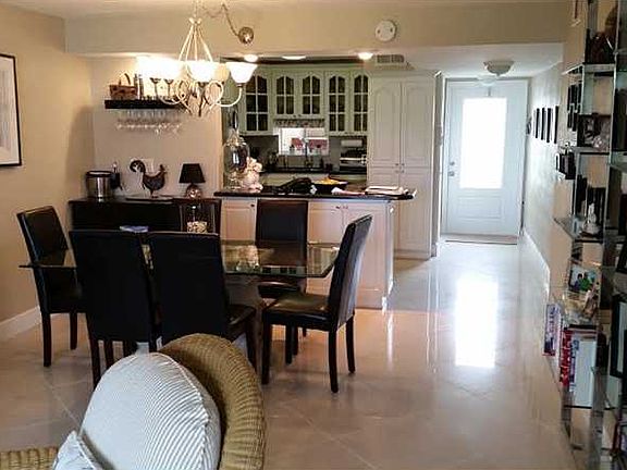 5th image of 820 S Hollybrook Dr APT 210