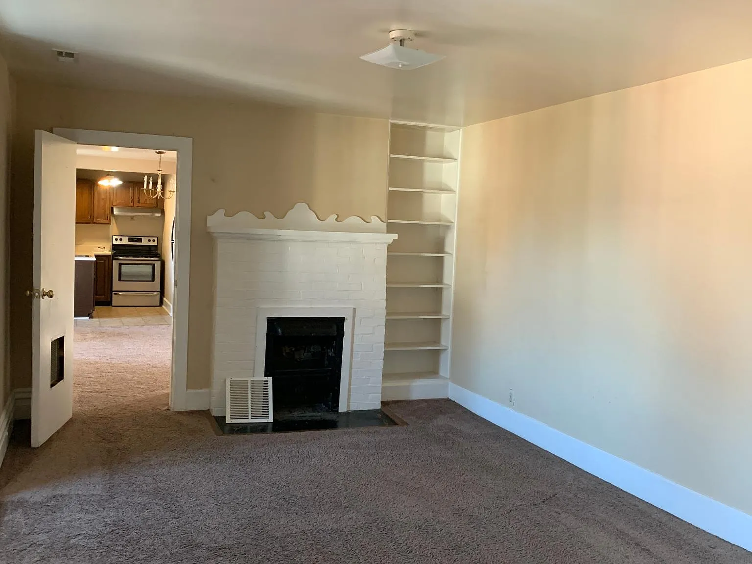 327 SE 2nd St — Photo 4