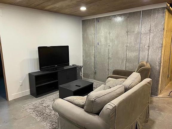 3rd image of 27 Lucille Ln #B