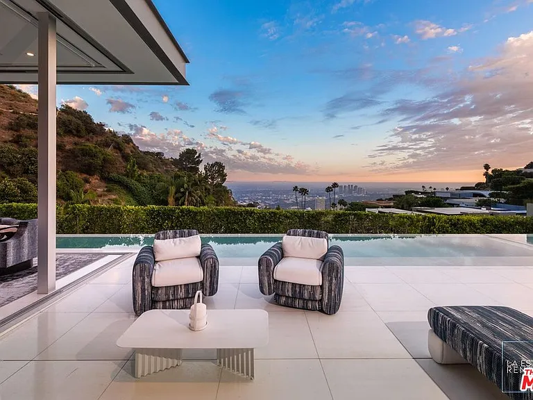 1814 N Doheny Dr — Photo 19