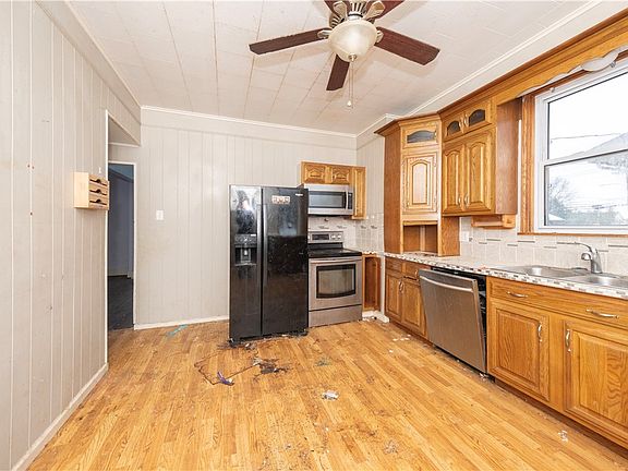 4th image of 913 Hill St
