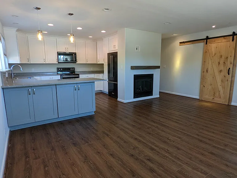 436 Center St — Photo 5