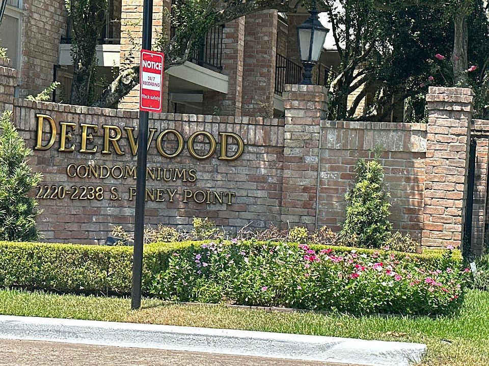 2nd image of 2224 S Piney Point Rd APT 101
